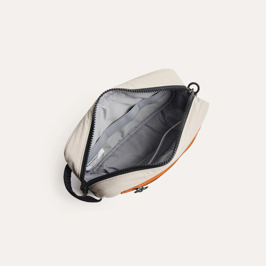 Walker 2L Waterproof Dopp Kit - BAGSMART